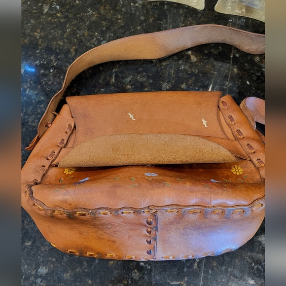 Vintage Tan Tooled Leather Purse with Embossed Flowers, Birds, and Butterflies - Picture 3 of 15